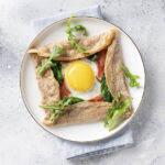 Galettes mit Ei, Schinken und Käse